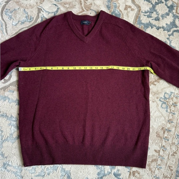 J Crew Men's100% Lambs Wool Pullover Sweater V neck size XL Burgundy color - Picture 3 of 7